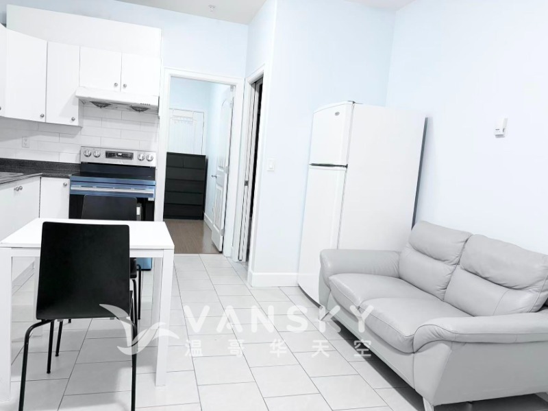 260718140519_1B1B-living room furnished.jpg
